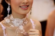 东海人妖皇后(中国富豪娶人妖皇后)