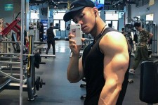 东海肌肉男模(肌肉男模拟器)