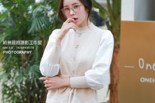 东海兼职模特被摄影师亲(兼职模特被摄影师亲了)