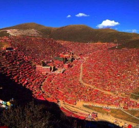 东海色达旅游攻略(成都到色达旅游攻略)