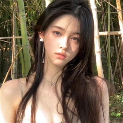 东海与商务伴游共进晚餐，愉快的营业会谈起头了