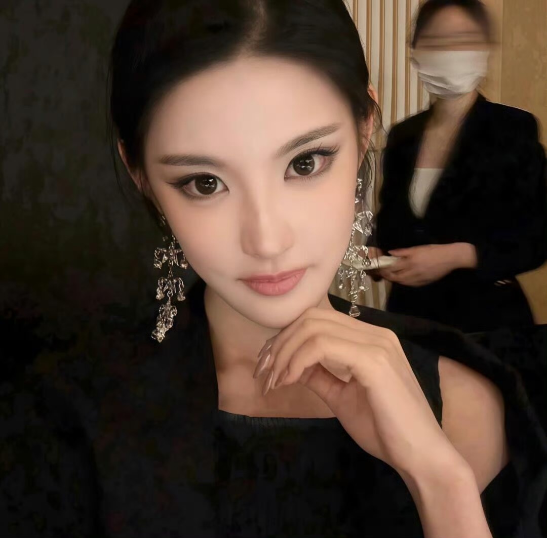 东海伴游女生 | Isabella Chen的资料